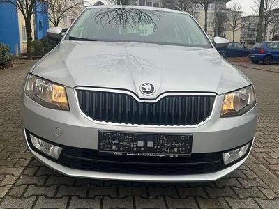 Grau Gebraucht 2013 Skoda Octavia Ambition Kombi | 7.750 € (Teuer)