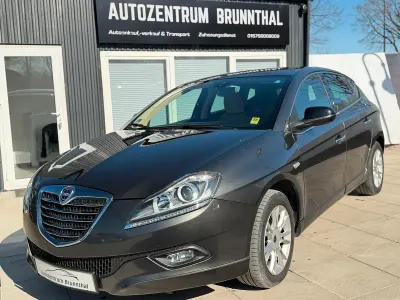 Gebraucht Lancia Delta Gold 120 PS (88 kW) 2014 Grau Kleinwagen
