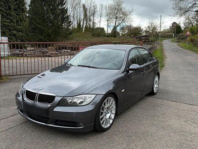 Gebraucht BMW 318 143 PS (105 kW) 2007 Grau Limousine