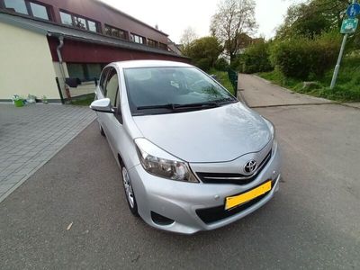 gebraucht Toyota Yaris 1,33-l-Dual-VVT-i"PDC"Kamera"Sitzh"1.Hand"