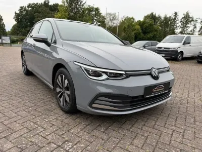 Gebraucht VW Golf VIII Move 150 PS (110 kW) 2023 Grau Limousine