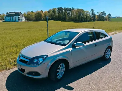 Używany Opel Astra GTC Edition 115 KM (84 kW) 2009 Złoty Coupe