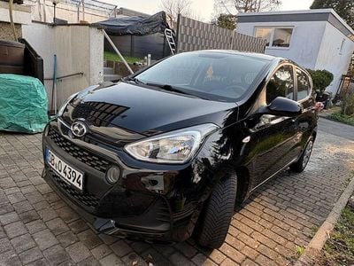 Gebraucht Hyundai i10 Trend 67 PS (49 kW) 2016 Schwarz Kleinwagen