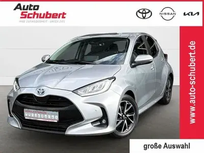 Gebraucht Toyota Yaris Basis 116 PS (85 kW) 2022 Shimmering silver metallic Kleinwagen