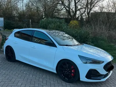 Käytetty Ford Focus ST 280 HP (205 kW) 2024 Valkoinen Sedan