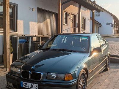 Usado BMW 323 Performance 170 HP (125 kW) 1998 Verde Sedan