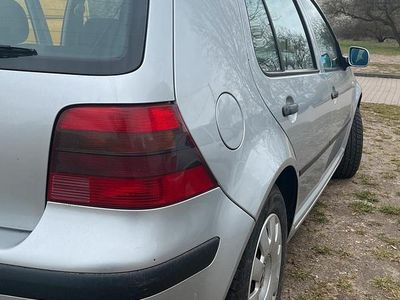 Gebraucht VW Golf IV 75 PS (55 kW) 2000 Silber Kleinwagen