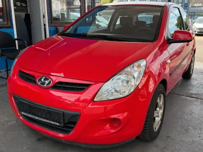 Gebraucht Hyundai i20 Edition+ 77 PS (56 kW) 2010 Rot Kleinwagen