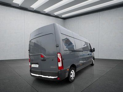 Grau Gebraucht 2023 Renault Master Limousine | 29.749 € (Etwas zu teuer)