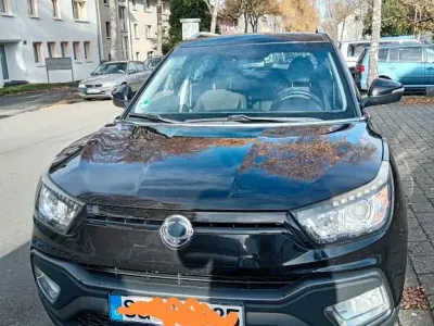Gebraucht SsangYong XLV Quartz 116 PS (85 kW) 2016 Schwarz SUV