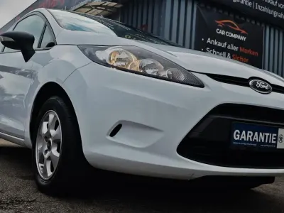 Gebraucht Ford Fiesta 82 PS (60 kW) 2011 Weiß Van / Kleinbus