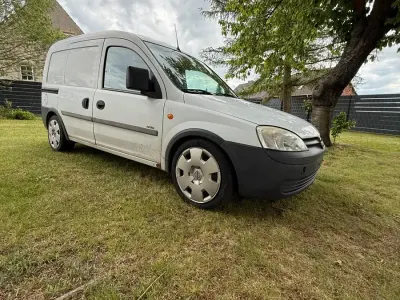 Gebraucht Opel Combo 65 PS (47 kW) 2002 Weiß Van / Kleinbus