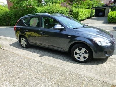 Gebraucht Kia Ceed 109 PS (80 kW) 2009 Grau metallic Kleinwagen
