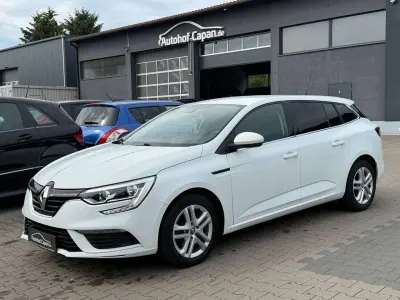 Gebraucht Renault Mégane GrandTour Play 132 PS (97 kW) 2018 Gletscherweiss Kombi