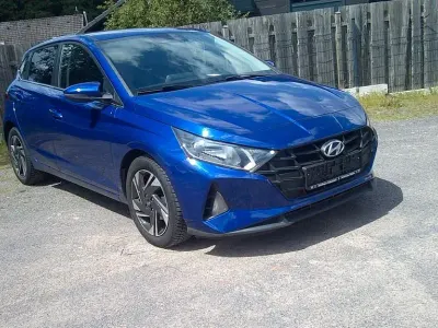 Gebraucht Hyundai i20 Pure 84 PS (61 kW) 2021 Blau Kleinwagen
