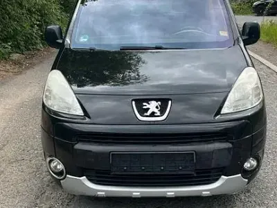 Gebraucht Peugeot Partner 111 PS (81 kW) 2011 Schwarz Van / Kleinbus