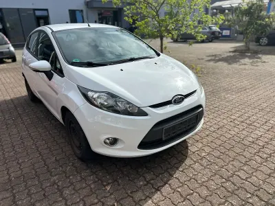 Gebraucht Ford Fiesta Trend 82 PS (60 kW) 2012 Weiß Kleinwagen