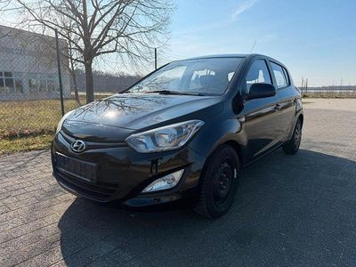 Gebraucht Hyundai i20 Edition 86 PS (63 kW) 2012 Schwarz Kleinwagen