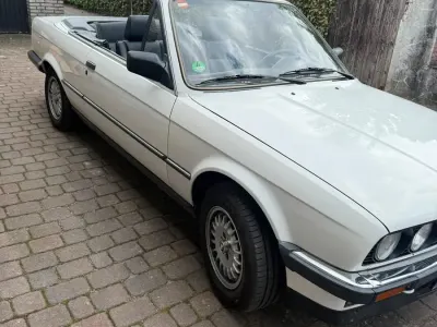 Gebraucht BMW 325 170 PS (125 kW) 1987 Weiß Cabrio