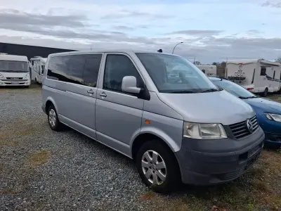 Usata VW Caravelle 174 CV (127 kW) 2004 Grigio Furgone