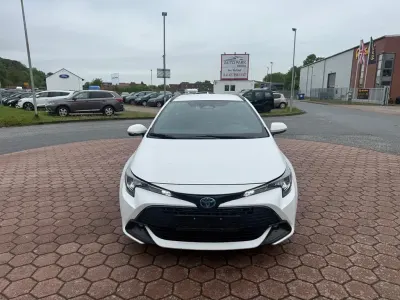 Używany Toyota Corolla Business Edition 98 KM (72 kW) 2024 Biały Kombi