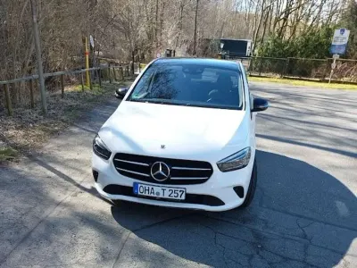 Gebraucht Mercedes B200 Style 163 PS (119 kW) 2022 Weiß Kleinwagen