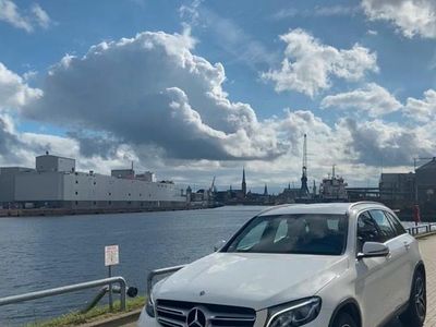 Używany Mercedes GLC250 211 KM (155 kW) 2018 Biały SUV