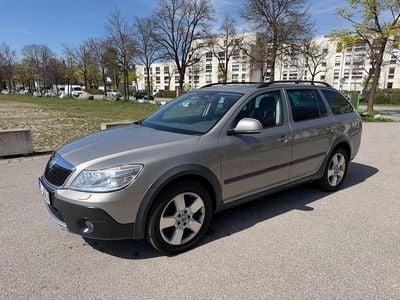Gebraucht Skoda Octavia Scout 4x4 140 PS (102 kW) 2013 Beige Kombi