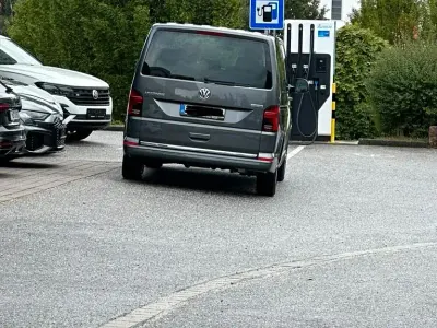 Gebraucht VW Multivan Highline 204 PS (150 kW) 2022 Grau Van / Kleinbus