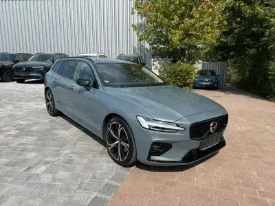 Gebraucht Volvo V60 Ultimate 197 PS (144 kW) 2024 Grau Kombi