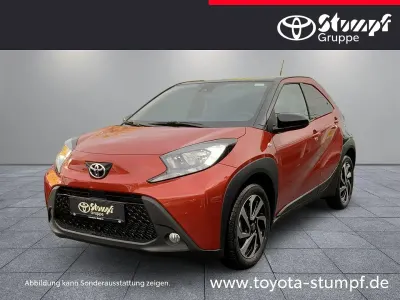 Gebraucht Toyota Aygo X Basis 72 PS (52 kW) 2025 Rot SUV