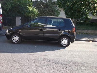 Gebraucht VW Polo 75 PS (55 kW) 1999 Schwarz metallic Limousine
