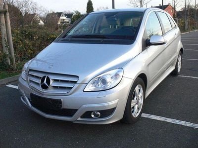 Usata Mercedes B180 109 CV (80 kW) 2010 Argento Monovolume