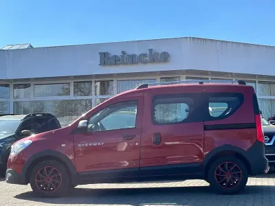 Gebraucht Dacia Dokker Stepway 95 PS (69 kW) 2020 Rot Van / Kleinbus