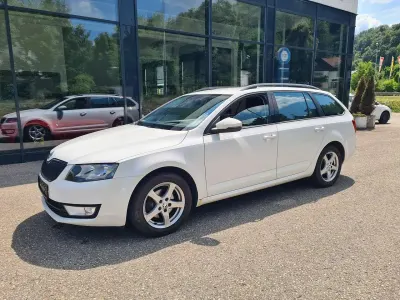 Gebraucht Skoda Octavia Ambition 105 PS (77 kW) 2013 Candyweiss Kombi