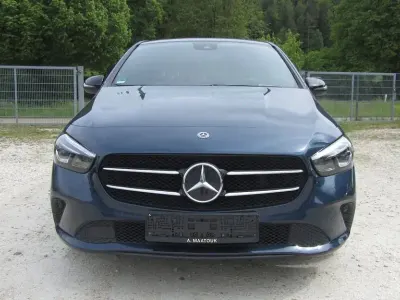 Używany Mercedes B200 163 KM (119 kW) 2020 Niebieski Minivan