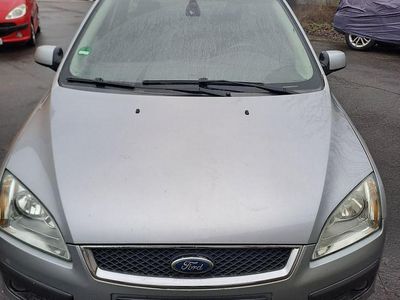 Gebraucht Ford Focus Ghia 145 PS (106 kW) 2005 Grau Kombi