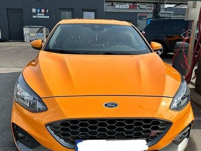 Orange Gebraucht 2020 Ford Focus ST Limousine | 19.290 € (Teuer)