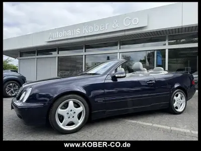 Gebraucht Mercedes CLK430 279 PS (205 kW) 2002 Dunkelblaumetalli (metallic) Cabrio