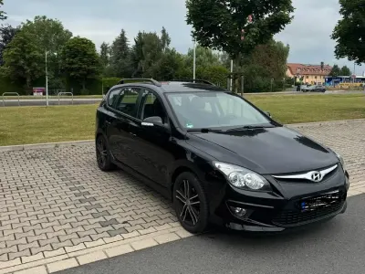 Gebraucht Hyundai i30 109 PS (80 kW) 2012 Schwarz Kombi