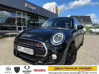 Gebraucht Mini Cooper S 192 PS (141 kW) 2019 Midnight black metallic Kleinwagen