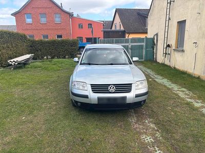 Gebraucht VW Passat 101 PS (74 kW) 2001 Silber Limousine