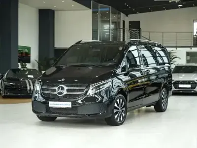 Gebraucht Mercedes V250 Avantgarde 190 PS (139 kW) 2023 Obsidianschwarz metallic Van / Kleinbus