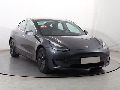 Begagnad Tesla Model 3 324 kW (441 HK) 2019 Grå Sedan