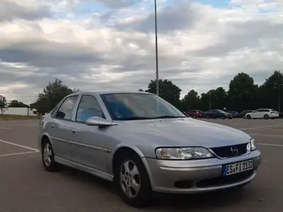 Gebraucht Opel Vectra Edition 101 PS (74 kW) 1999 Silber Limousine