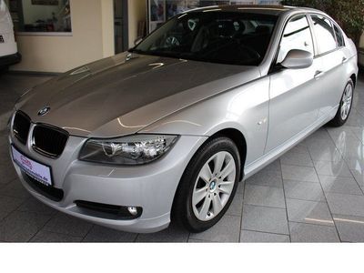 Gebraucht BMW 318 143 PS (105 kW) 2009 Silber metallic Limousine