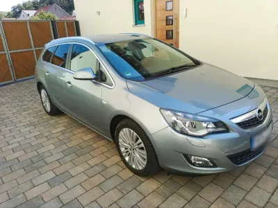 Gebraucht Opel Astra 140 PS (102 kW) 2011 Silber Kombi