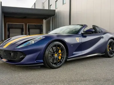 Gebraucht Ferrari 812 799 PS (587 kW) 2024 Blau Cabrio