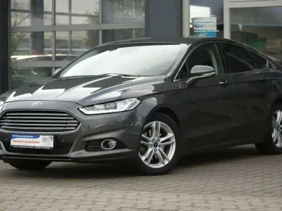 Gebraucht Ford Mondeo Titanium 179 PS (131 kW) 2015 Grau Limousine