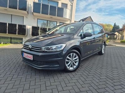 Gebraucht VW Touran Comfortline 150 PS (110 kW) 2022 Grau Van / Kleinbus